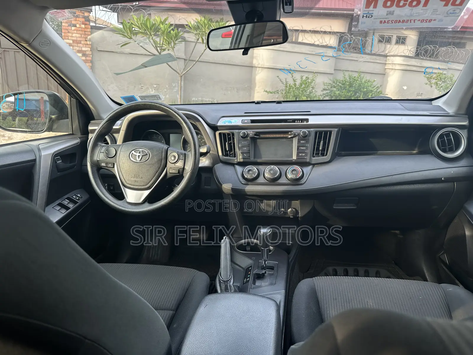 Toyota RAV4 XLE 4dr SUV AWD (2.5L 4cyl 6A) 2018 Gray