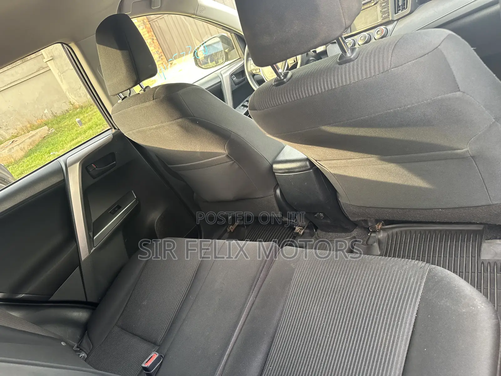 Toyota RAV4 XLE 4dr SUV AWD (2.5L 4cyl 6A) 2018 Gray