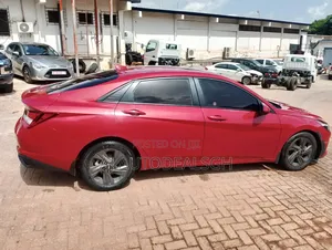 Hyundai Elantra SEL 2022 Red