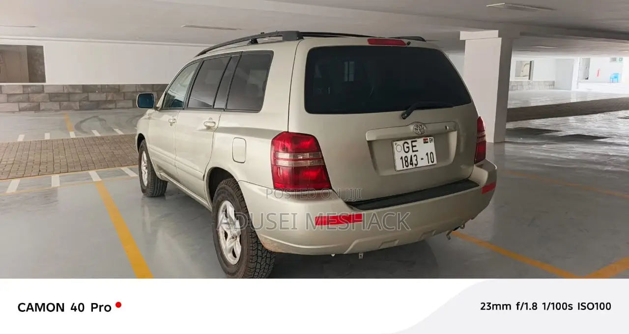Toyota Highlander 2010 Gold