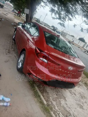 Hyundai Elantra SE 2020 Red