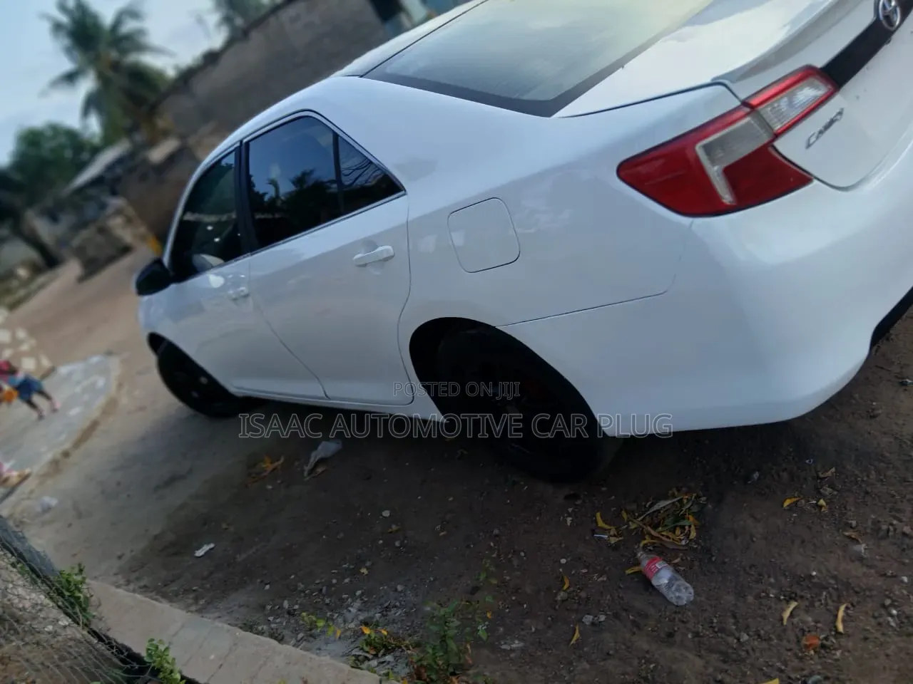 Toyota Camry LE 4dr Sedan (2.5L 4cyl 6A) 2013 White