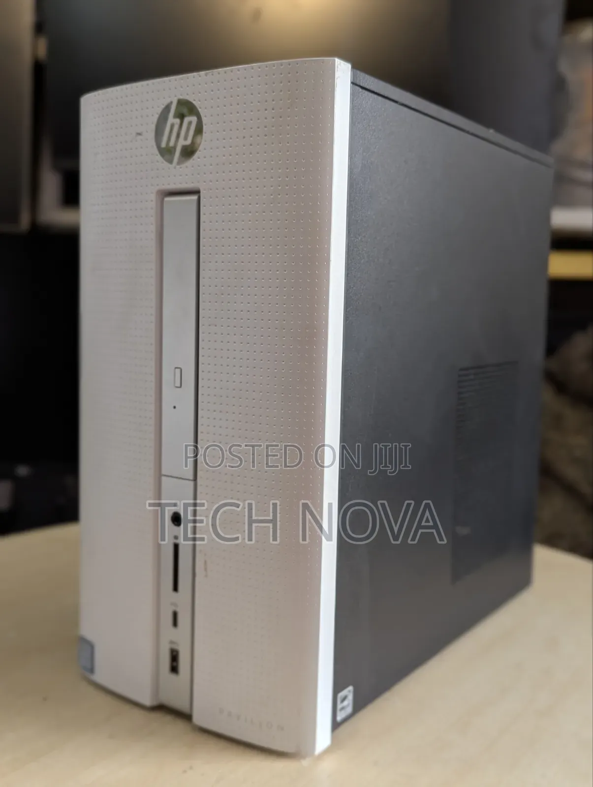 Desktop Computer HP Pavilion 570 8GB Intel Core i5 SSD 256GB