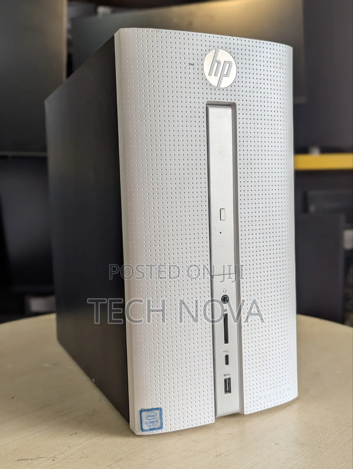 Desktop Computer HP Pavilion 570 8GB Intel Core i5 SSD 256GB
