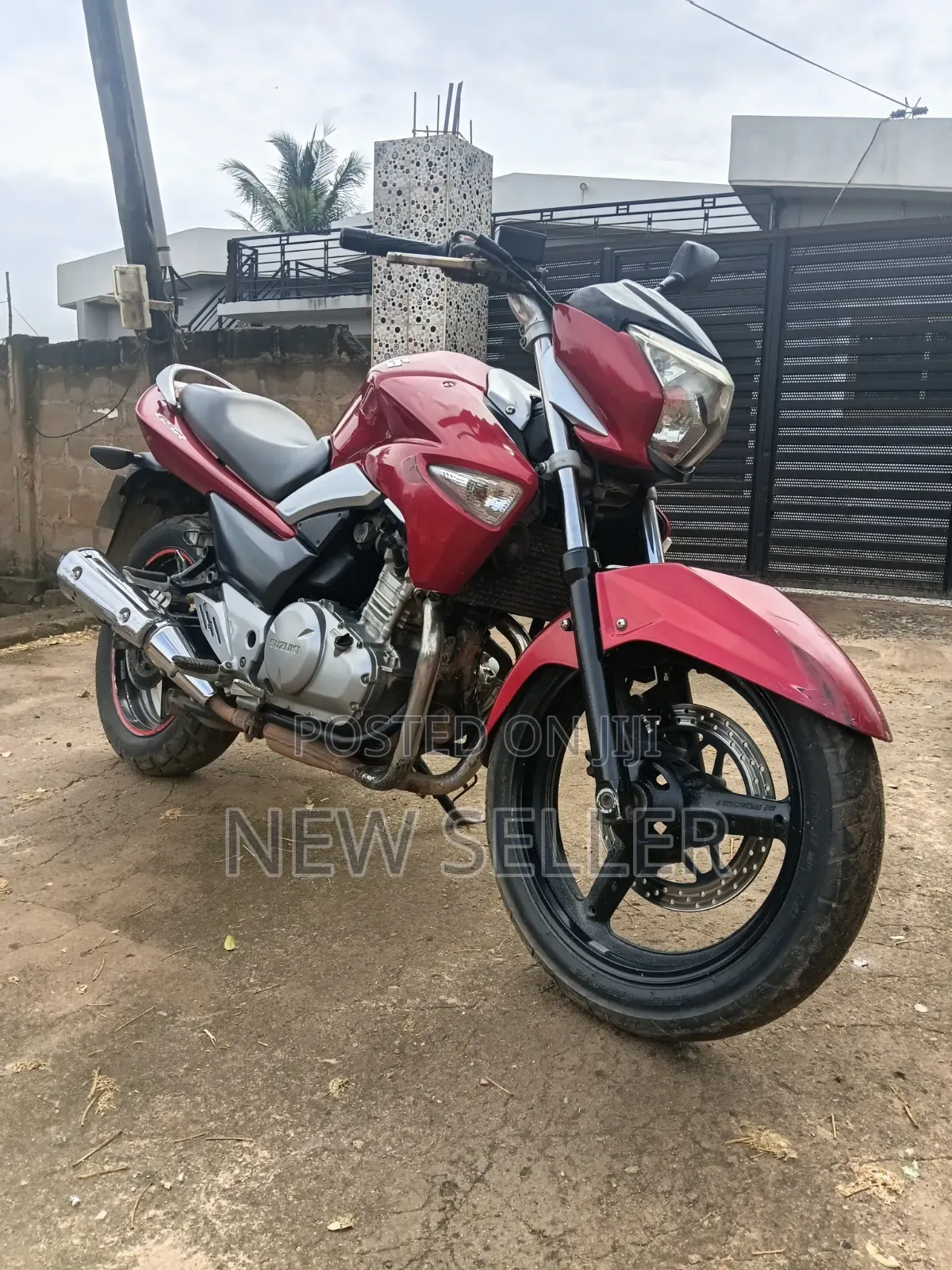 Suzuki Inazuma 2014 Red