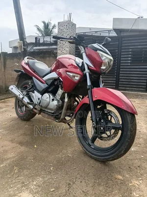 Suzuki Inazuma 2014 Red