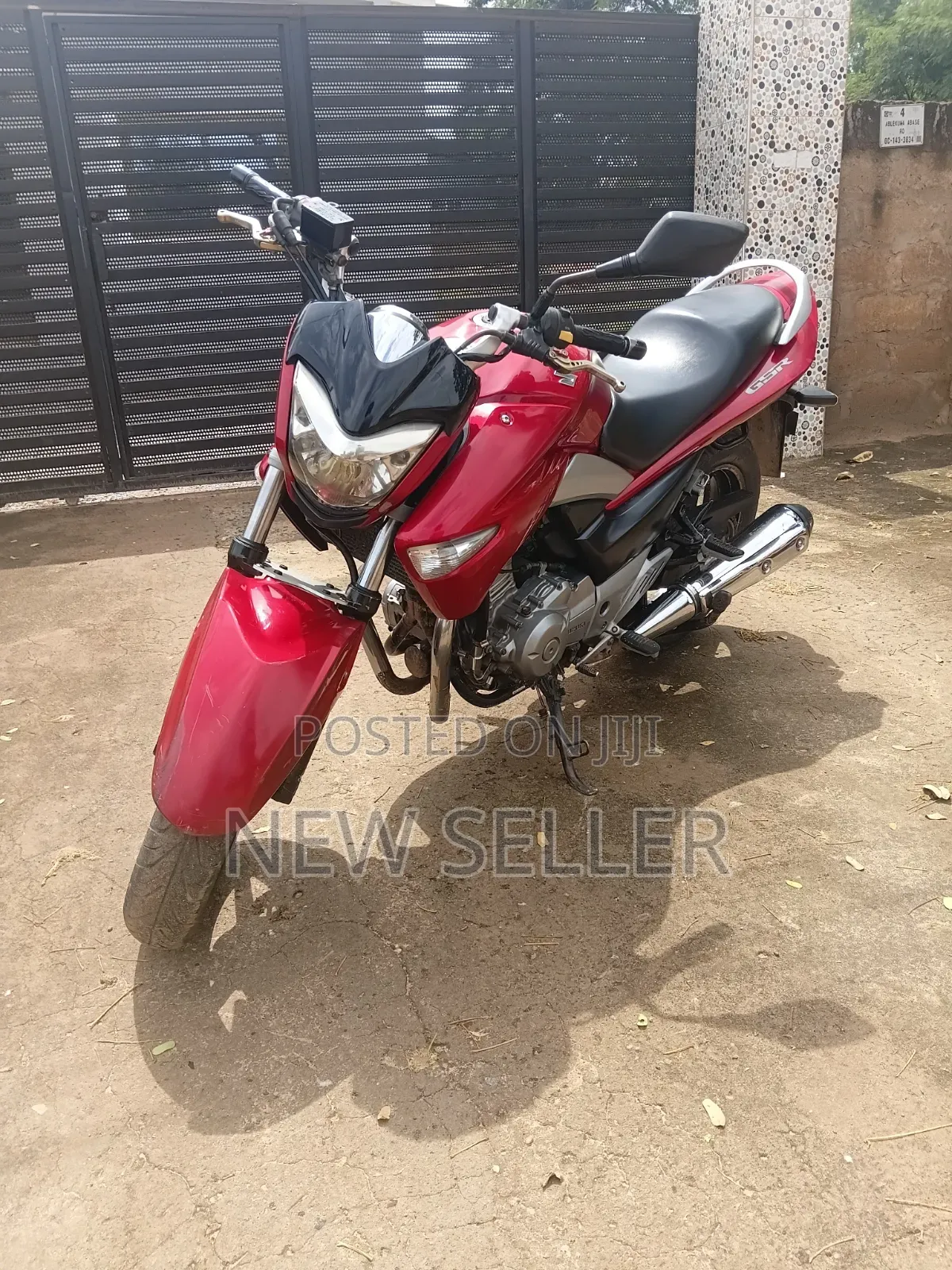Suzuki Inazuma 2014 Red