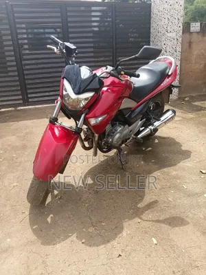 Suzuki Inazuma 2014 Red