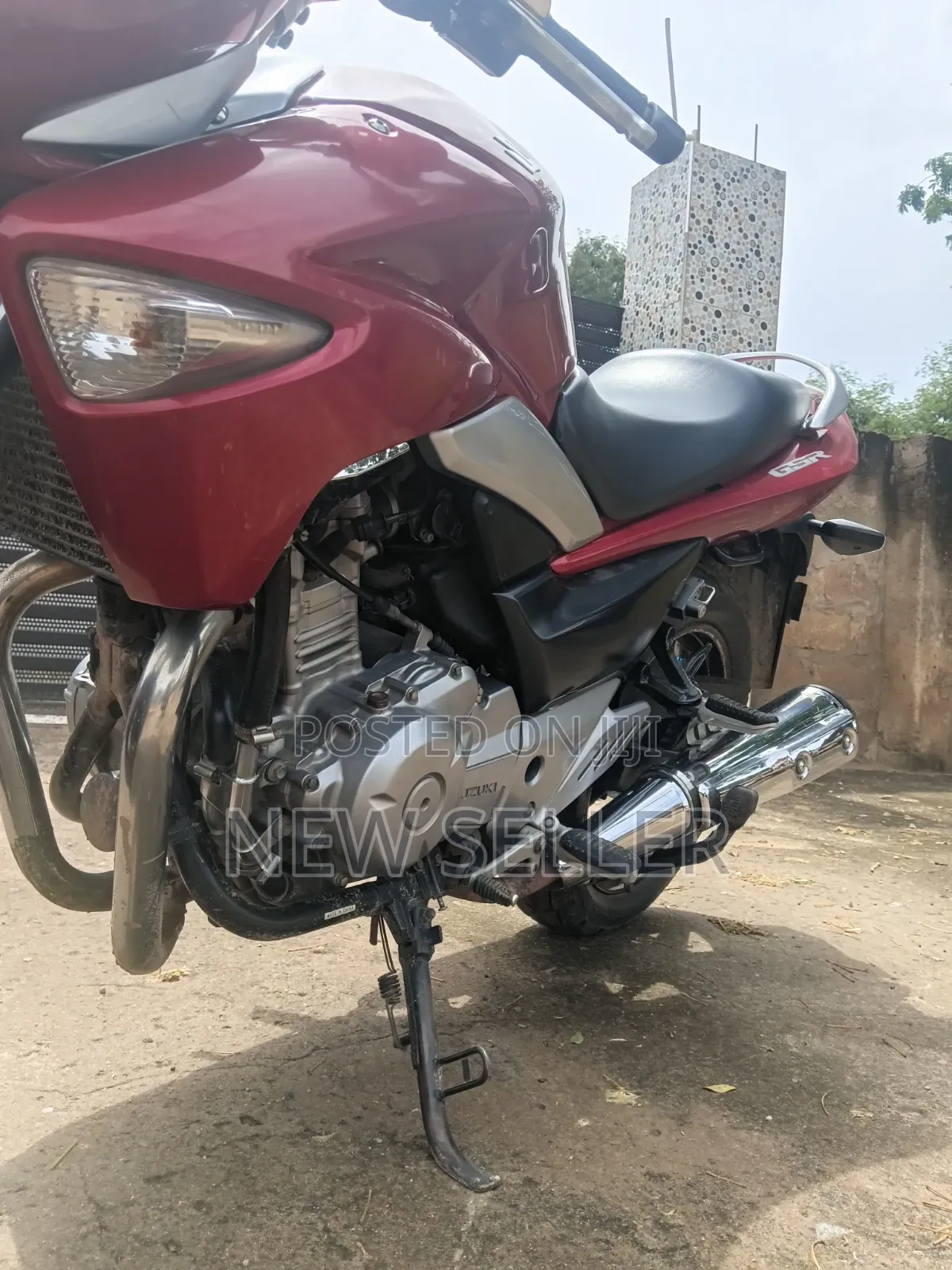 Suzuki Inazuma 2014 Red