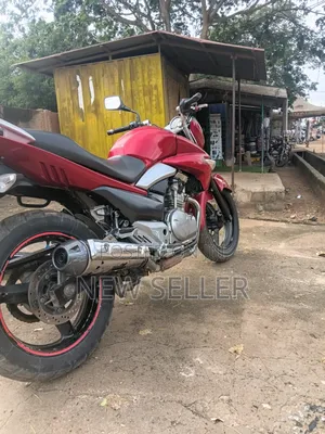 Suzuki Inazuma 2014 Red