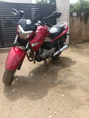 Suzuki Inazuma 2014 Red
