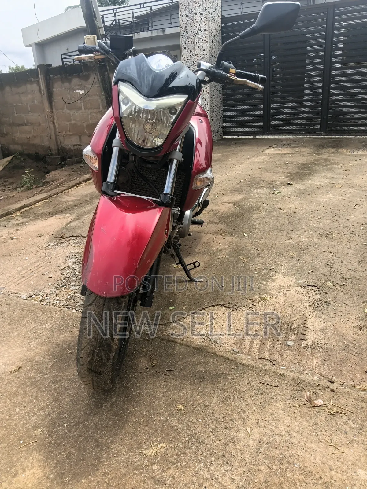 Suzuki Inazuma 2014 Red