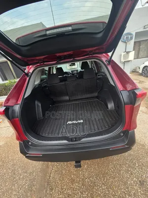 Toyota RAV4 XLE AWD 2019 Red