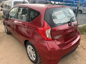Nissan Versa 1.6 SL 2017 Red