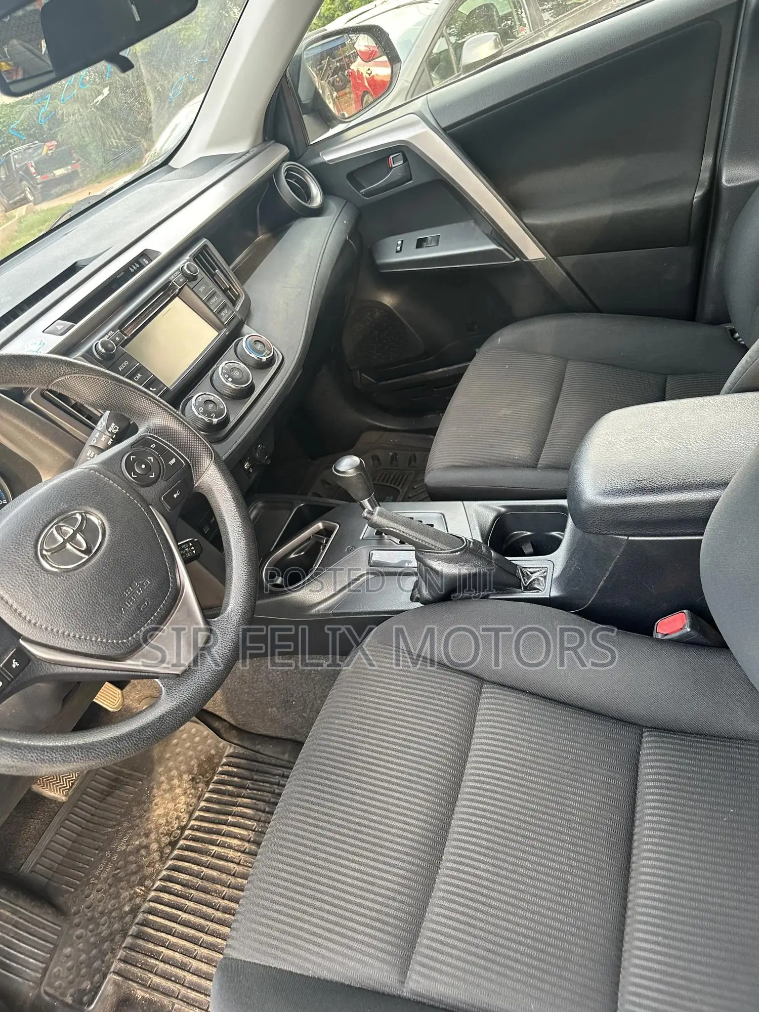 Toyota RAV4 XLE 4dr SUV AWD (2.5L 4cyl 6A) 2018 Gray
