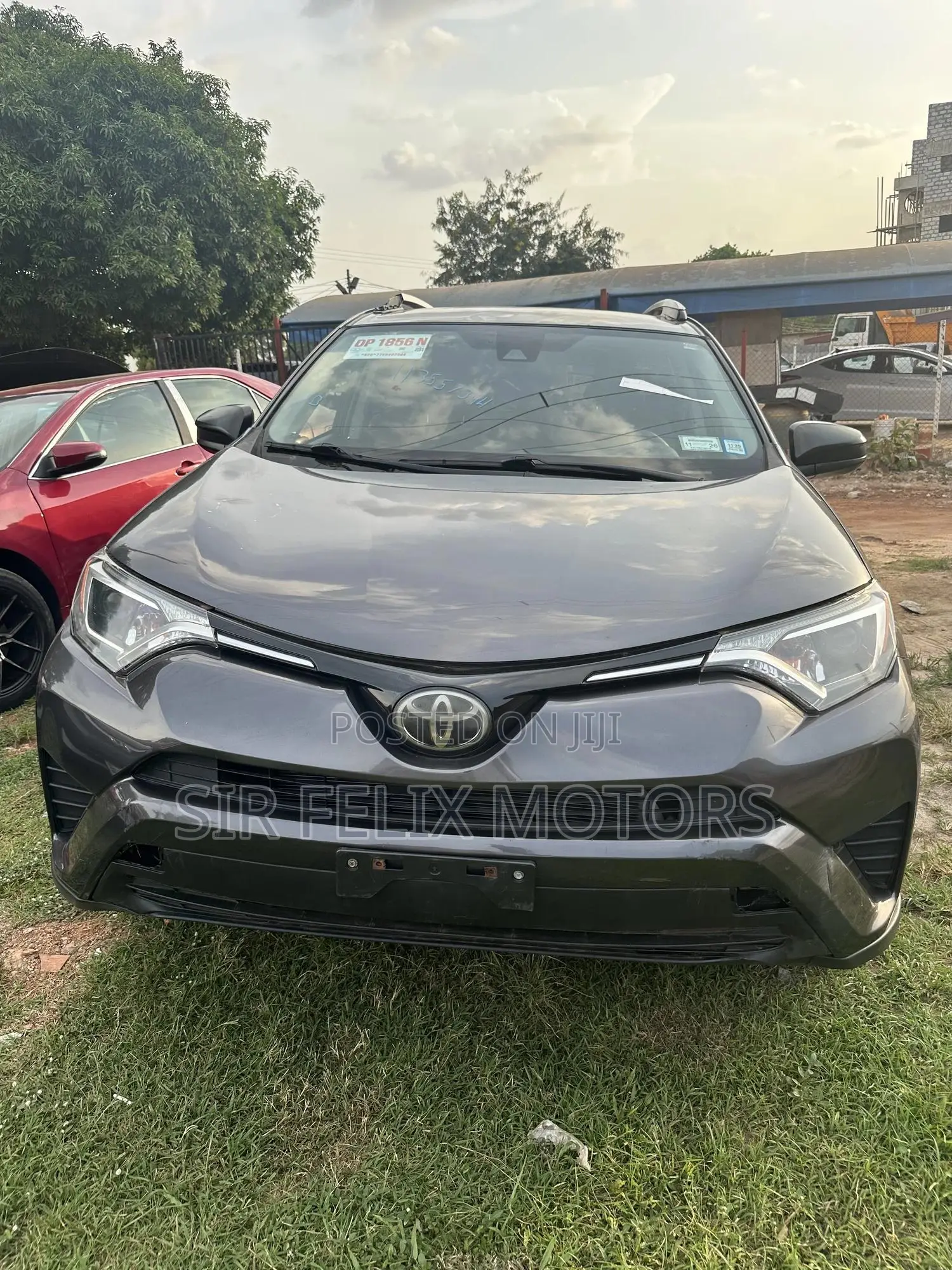 Toyota RAV4 XLE 4dr SUV AWD (2.5L 4cyl 6A) 2018 Gray