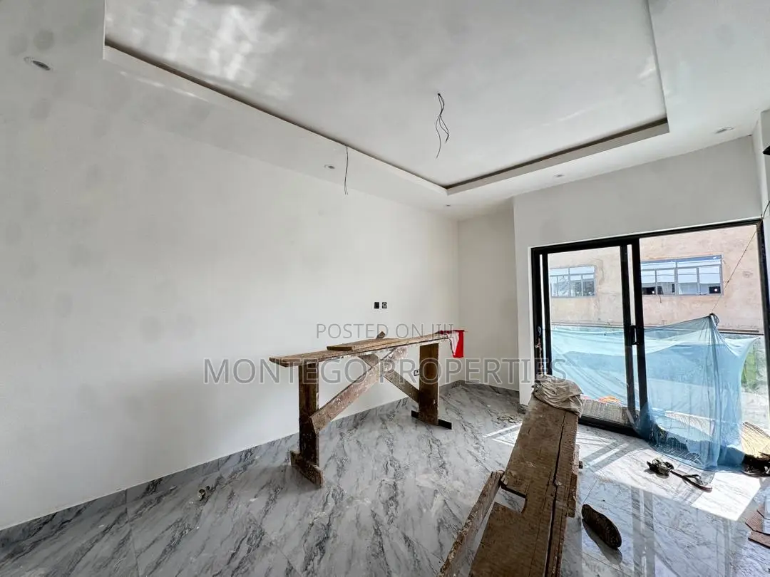 2bdrm Condo in School Junction, Adjiriganor for sale