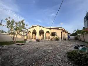 3bdrm Bungalow in American House, East Legon for rent