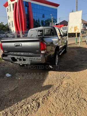 Toyota Tacoma 2018 Gray