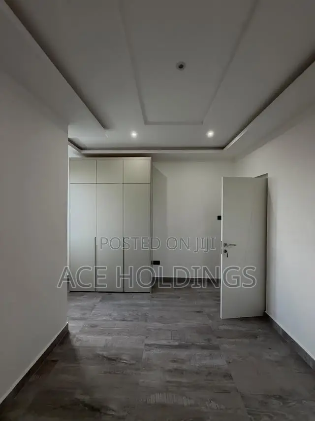 5bdrm Mansion in East Legon for sale
