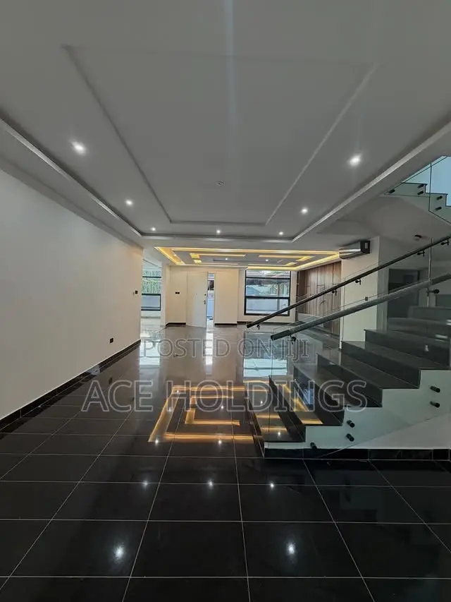5bdrm Mansion in East Legon for sale
