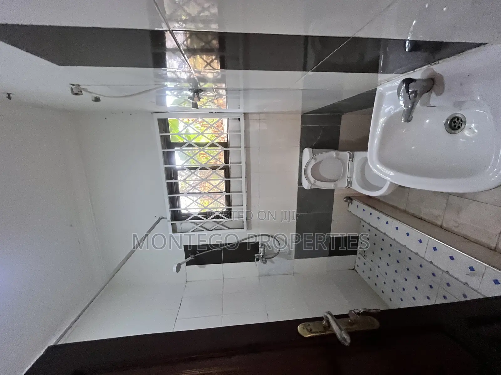 3bdrm Bungalow in American House, East Legon for rent