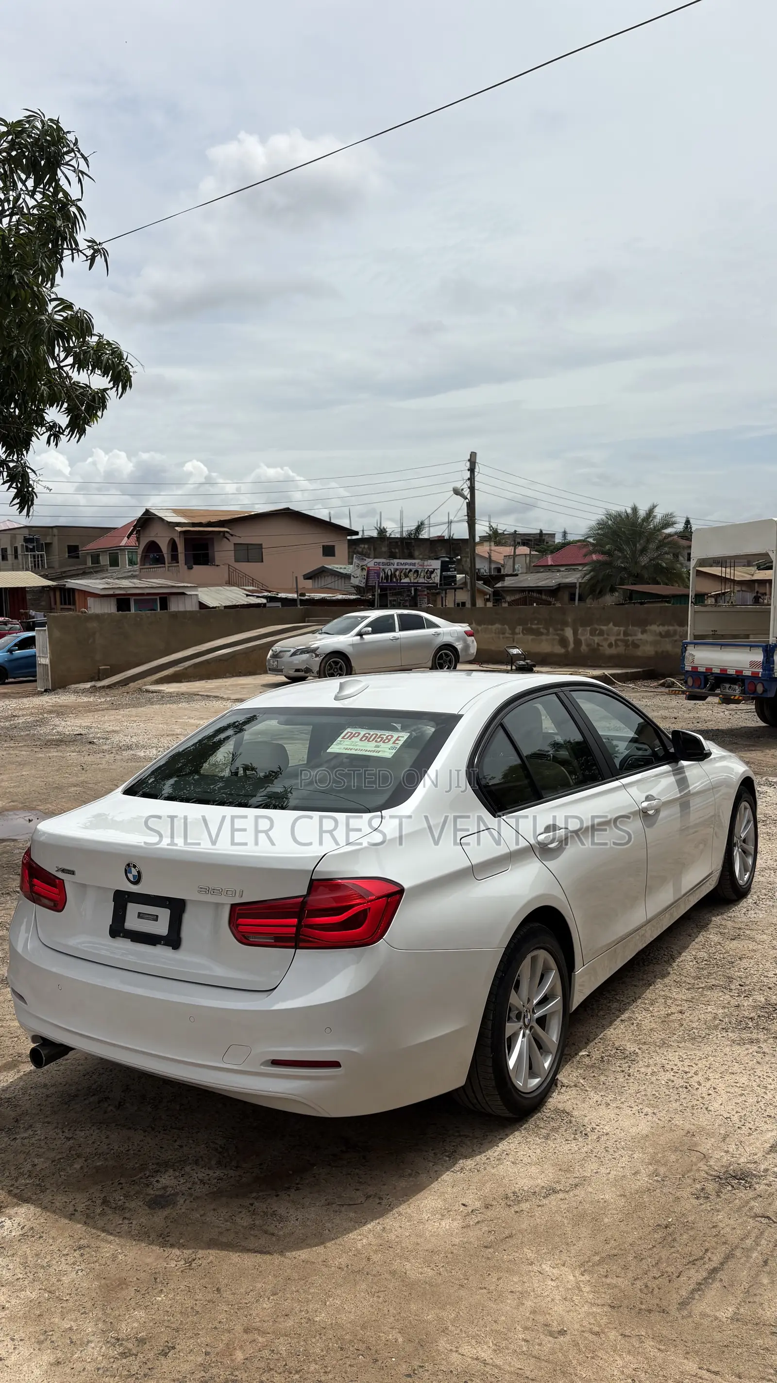BMW 320i Sedan RWD 2018 White