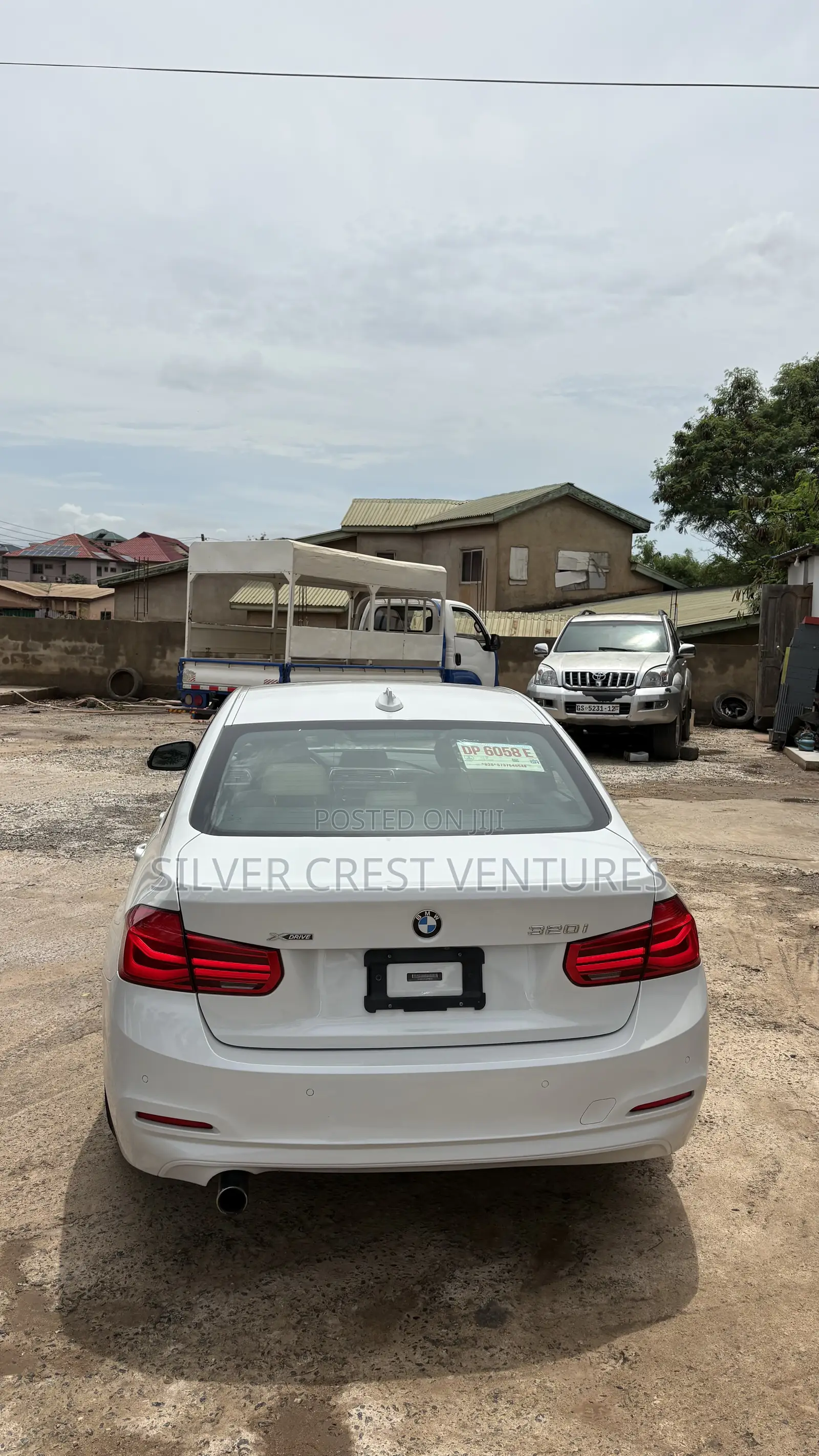BMW 320i Sedan RWD 2018 White