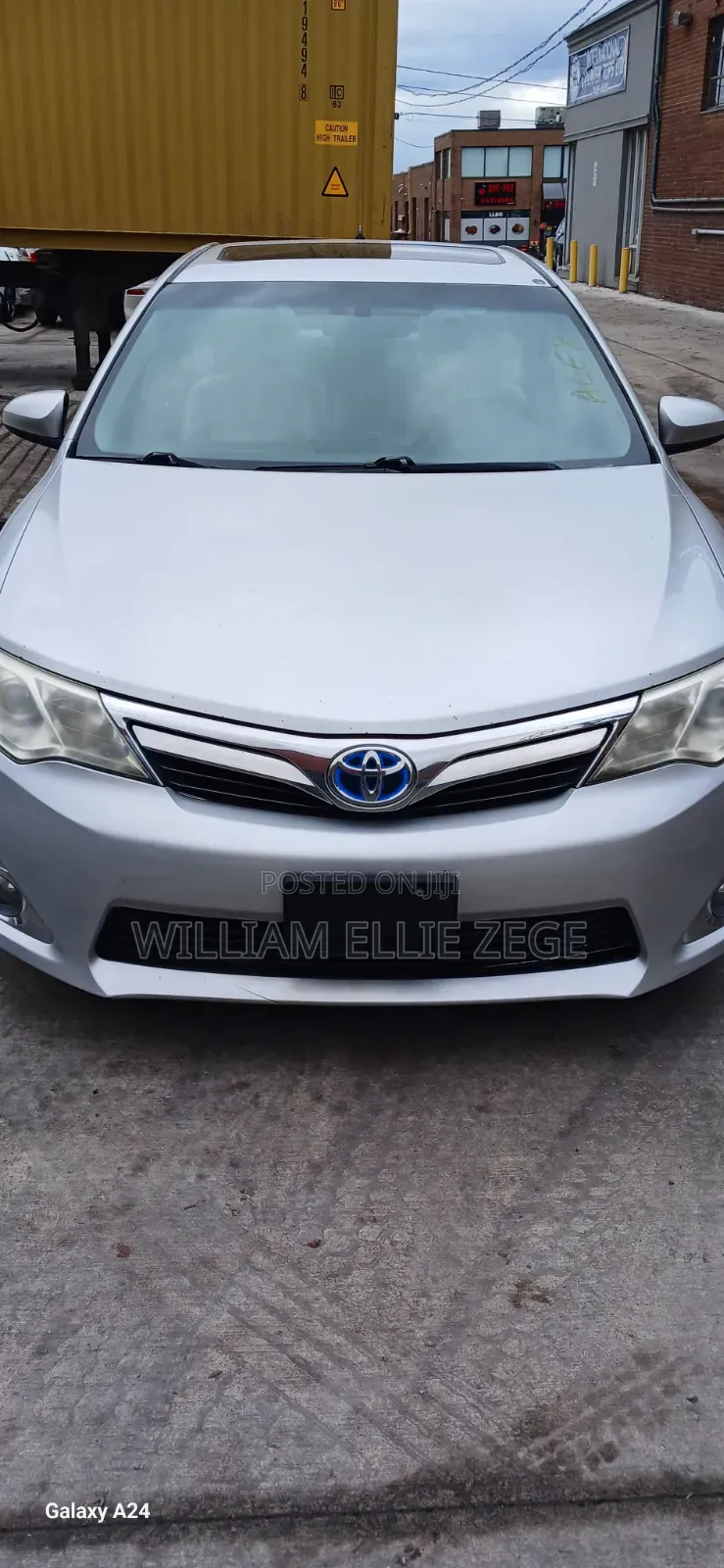 Toyota Camry Hybrid XLE 2012 Silver