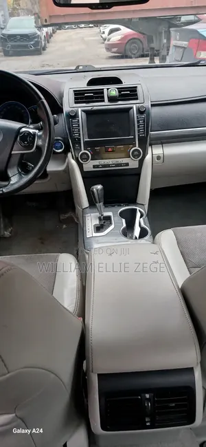 Toyota Camry Hybrid XLE 2012 Silver