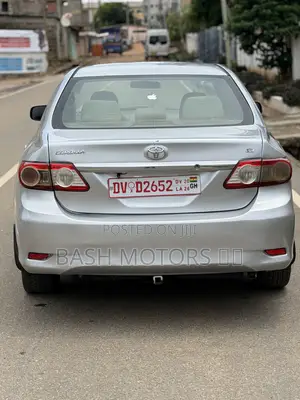 Toyota Corolla LE 4dr Sedan (1.8L 4cyl 4A) 2013 Silver