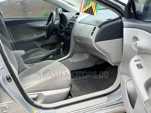 Toyota Corolla LE 4dr Sedan (1.8L 4cyl 4A) 2013 Silver