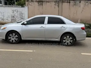 Toyota Corolla LE 4dr Sedan (1.8L 4cyl 4A) 2013 Silver