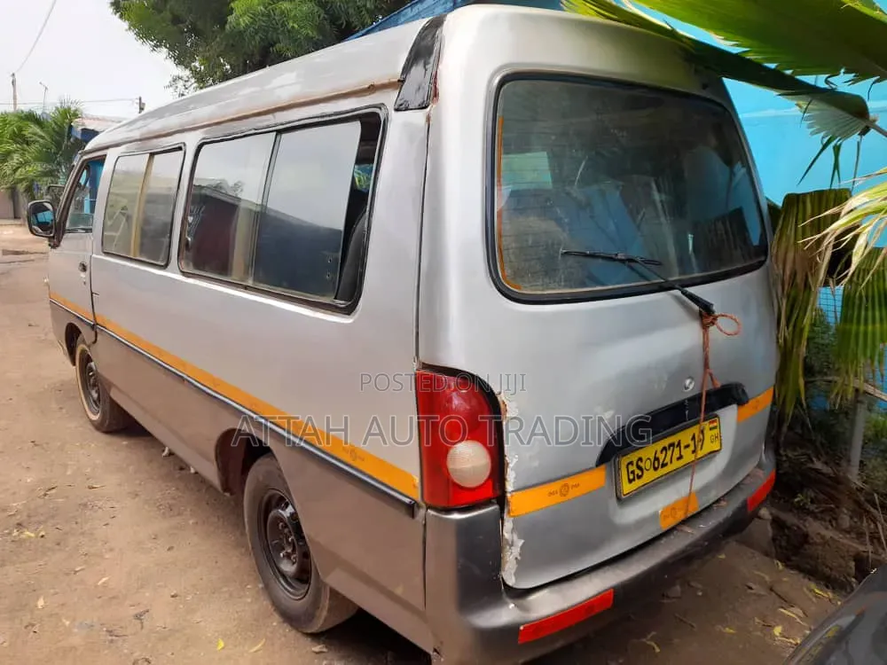 Hyundai H-100 2000 Silver