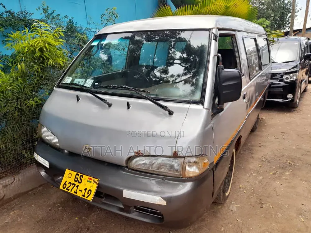 Hyundai H-100 2000 Silver