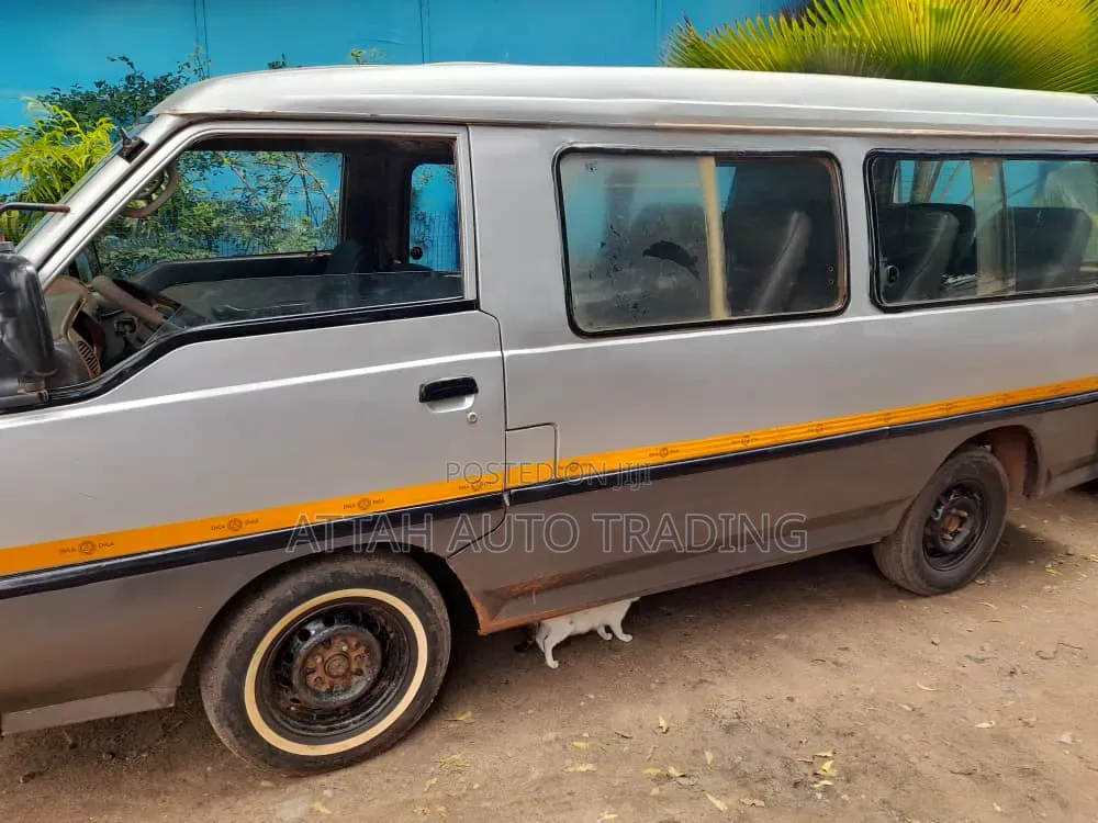 Hyundai H-100 2000 Silver