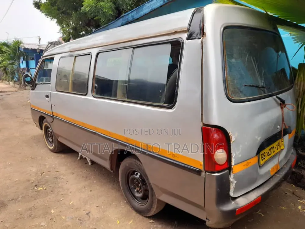 Hyundai H-100 2000 Silver