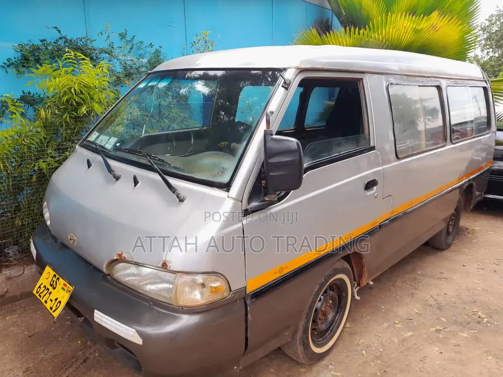 Hyundai H-100 2000 Silver