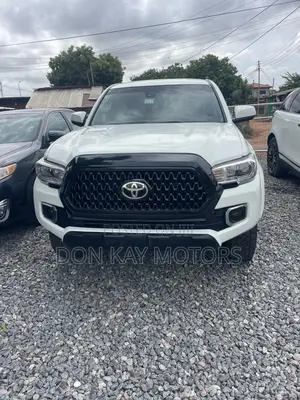 Toyota Tacoma 2019 White