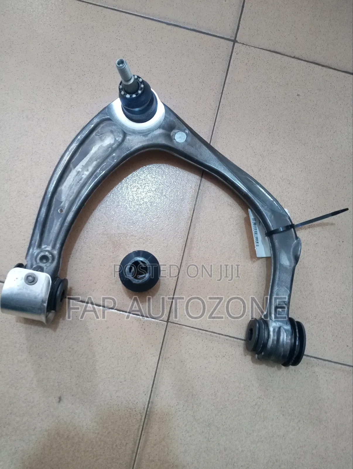 10772. Original Gm Genuine Cadillac Escalade Upper Arm From Usa