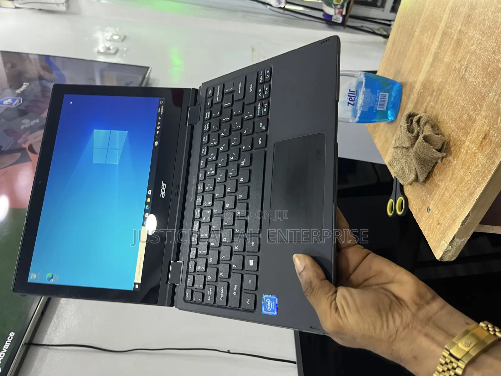 Laptop Acer TravelMate Spin B1 4GB Intel Celeron SSD 72GB
