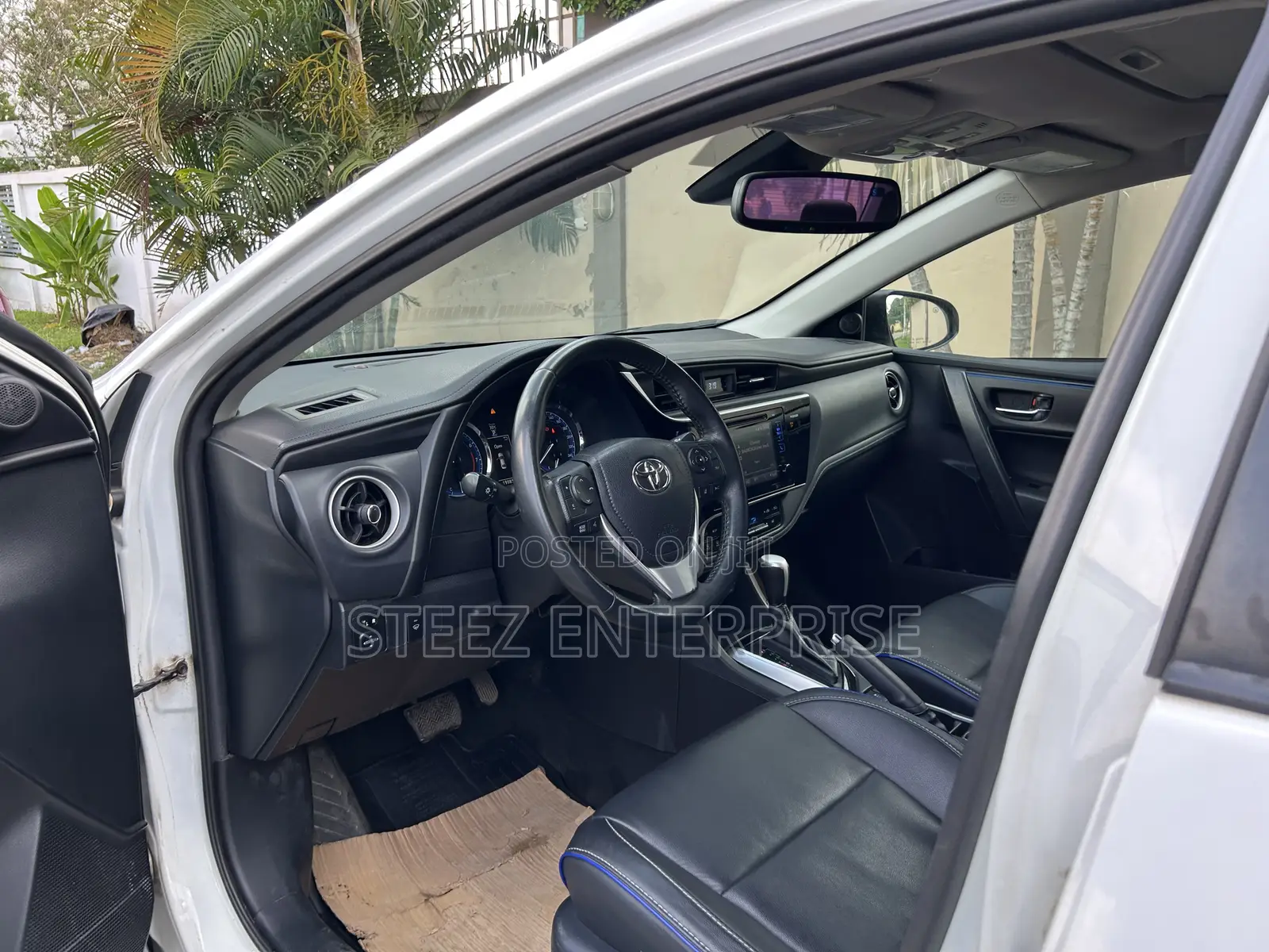 Toyota Corolla XSE 4dr Sedan (1.8L 4cyl CVT) 2017 White