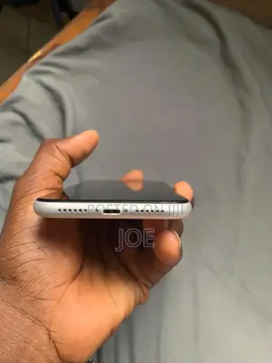Apple iPhone XR 64 GB White