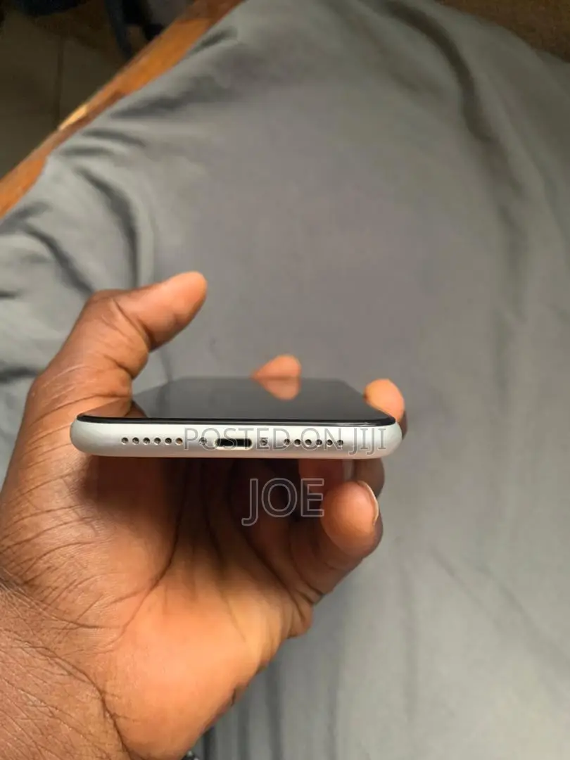 Apple iPhone XR 64 GB White