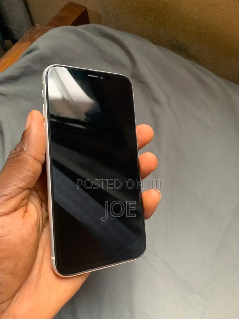 Apple iPhone XR 64 GB White