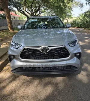 Toyota Highlander XSE 2022 Silver