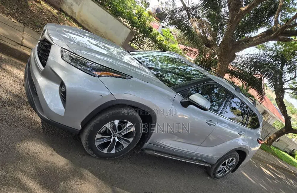 Toyota Highlander XSE 2022 Silver