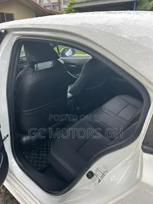 Toyota Corolla LE 2021 White