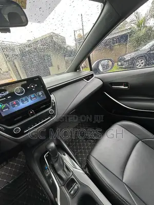 Toyota Corolla LE 2021 White