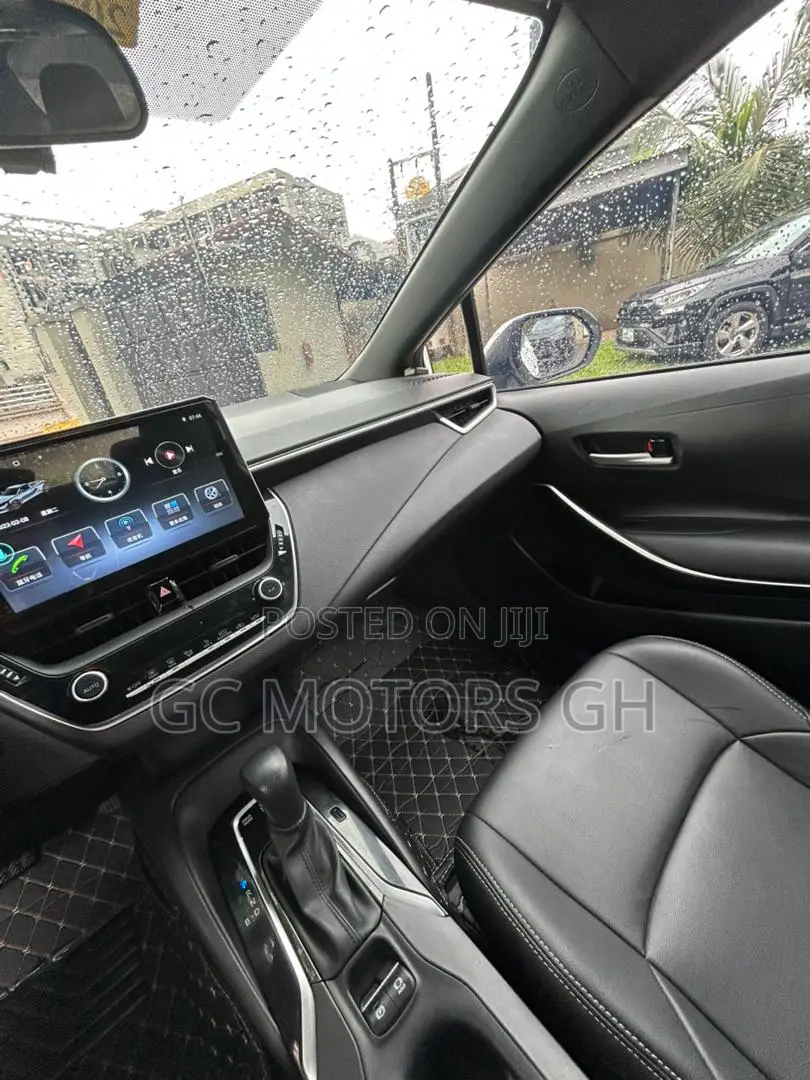 Toyota Corolla LE 2021 White